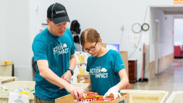 JM Family Associate assists in community impact food bank